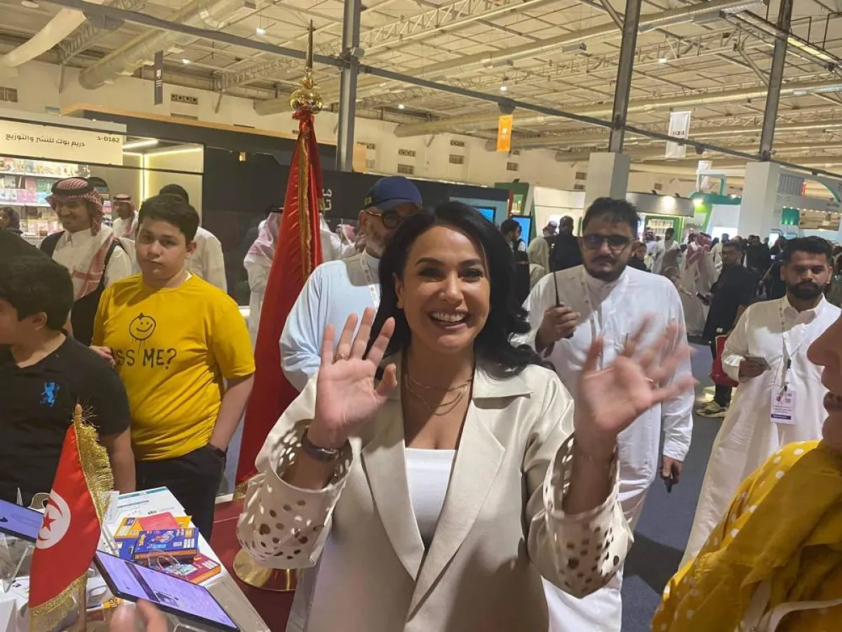 النجمة  التونسية  والعربية هند صبري  زارت المعرض