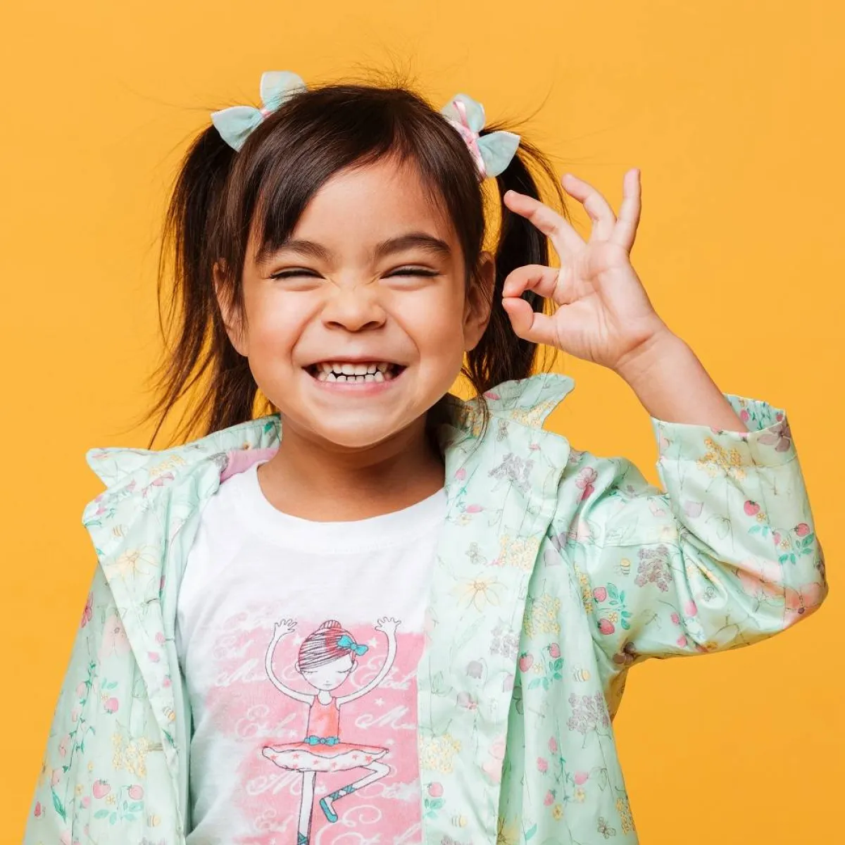 صورة لطفلة سعيدة