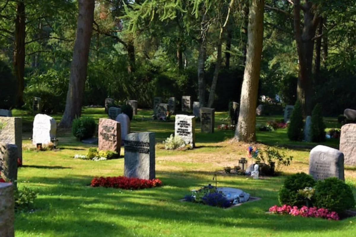 احتضان الميت