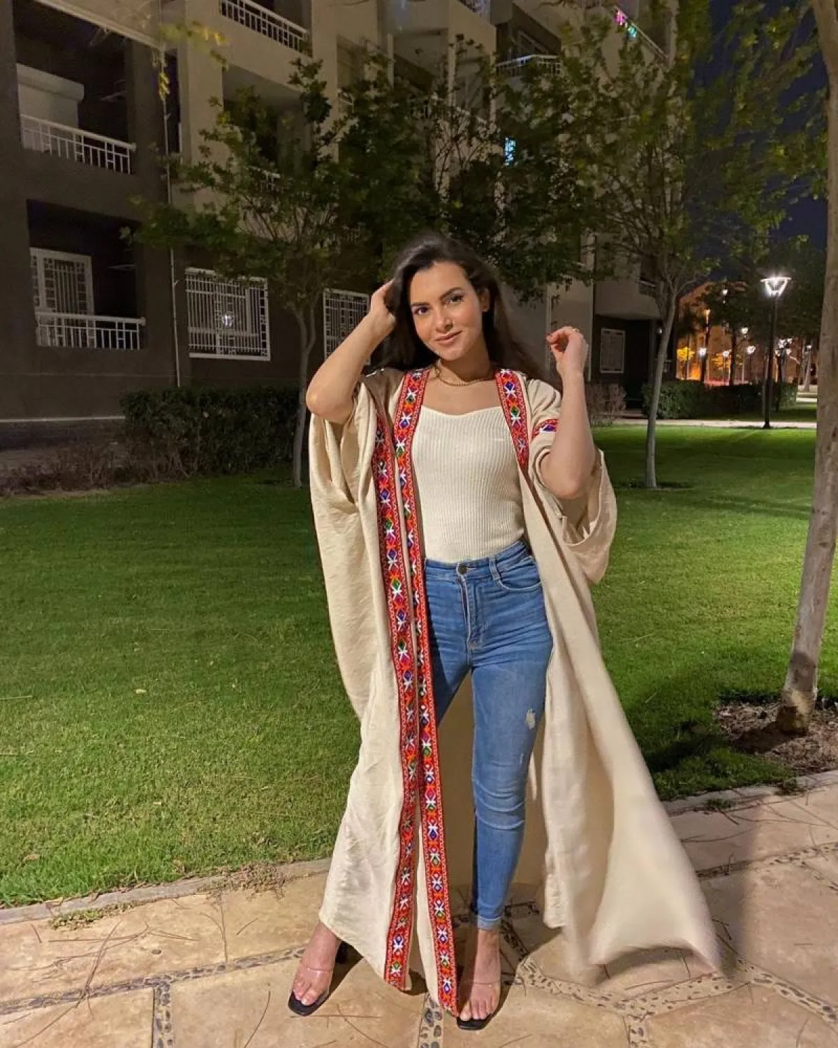 كارمن سليمان بإطلالة خريفية ناعمة 