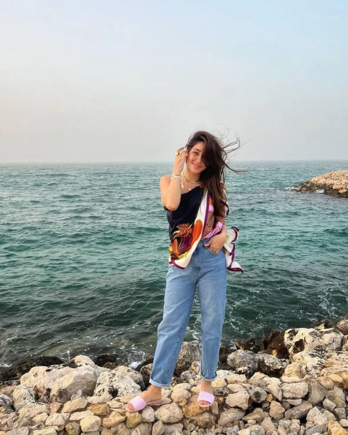 أسيل عمران بسروال جينز 