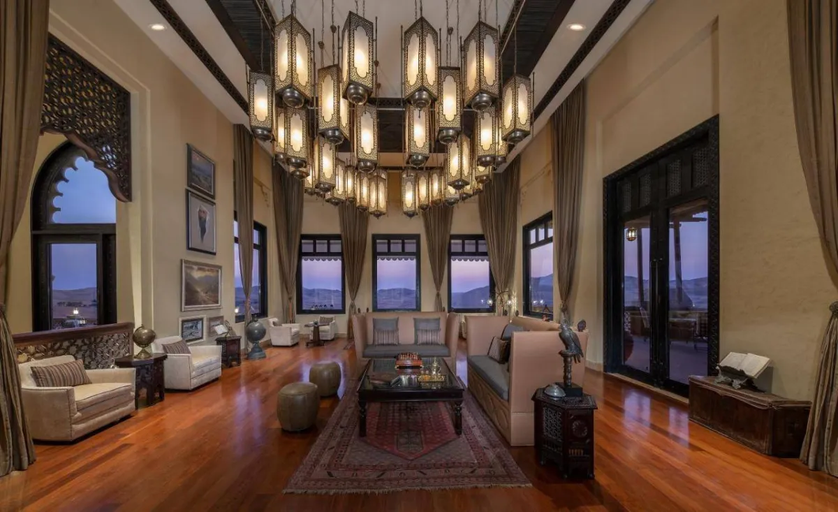 لمسات شرقية جذابة في قصر السراب منتجع الصحراء بإدارة أنانتارا