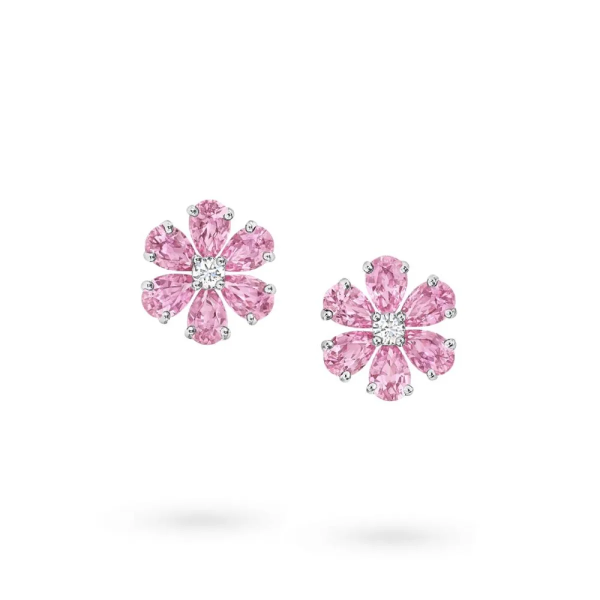 أقراط Forget-Me-Not من هاري وينستون Harry Winston