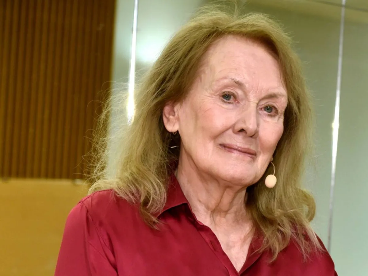 الأديبة الفرنسية آني إرنو عقب فوزها بنوبل للأدب 