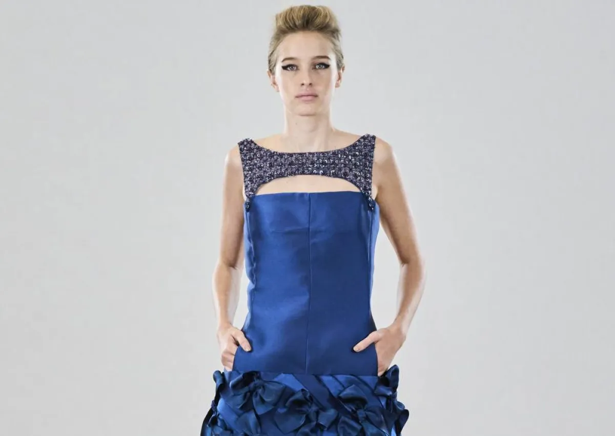 فساتين خطوبة باللون الكحلي