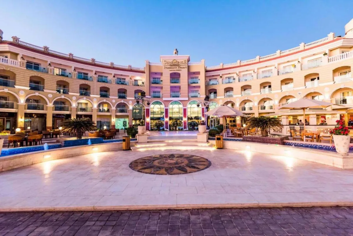 لقطة خارجية لمنتجع صن رايز رومانس سهل حشيش