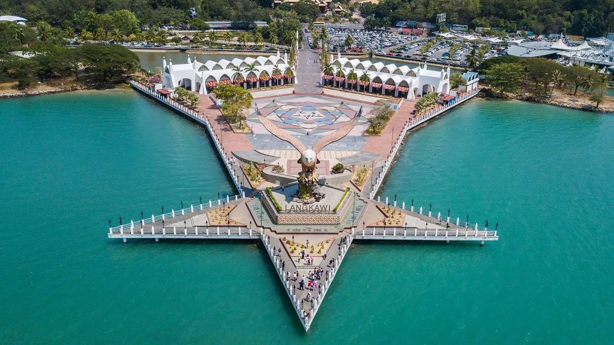 لقطة جوية لـ «إيغل سكوير» في «لنكاوي» 