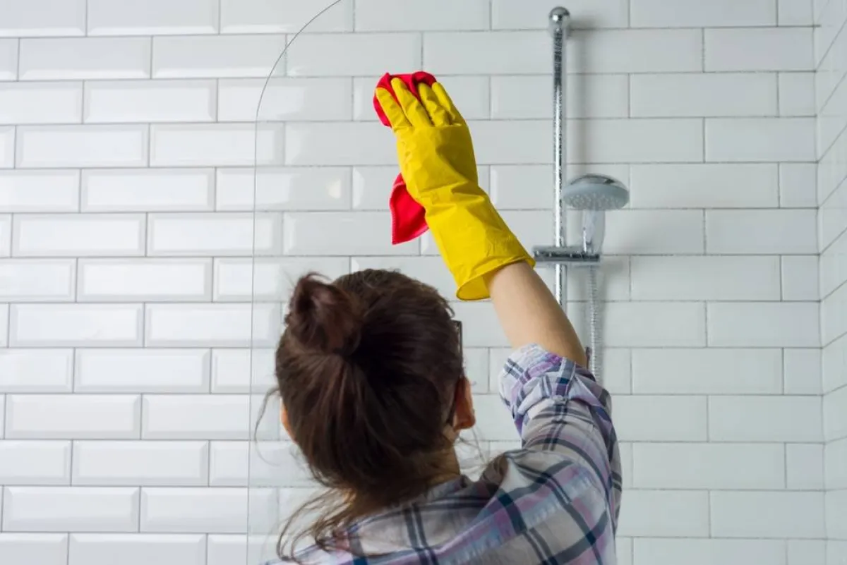 العناية بنظافة الحمّام