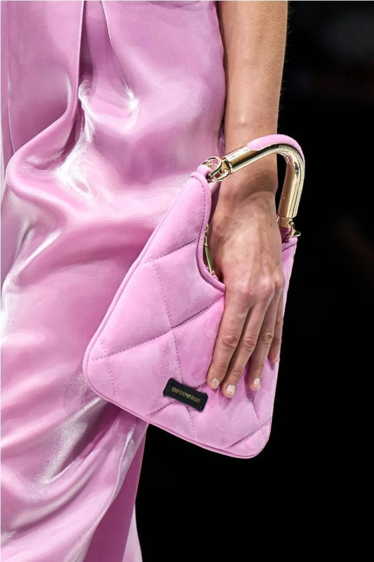 حقيبة باللون الوردي من إمبوريو أرماني Emporio Armani