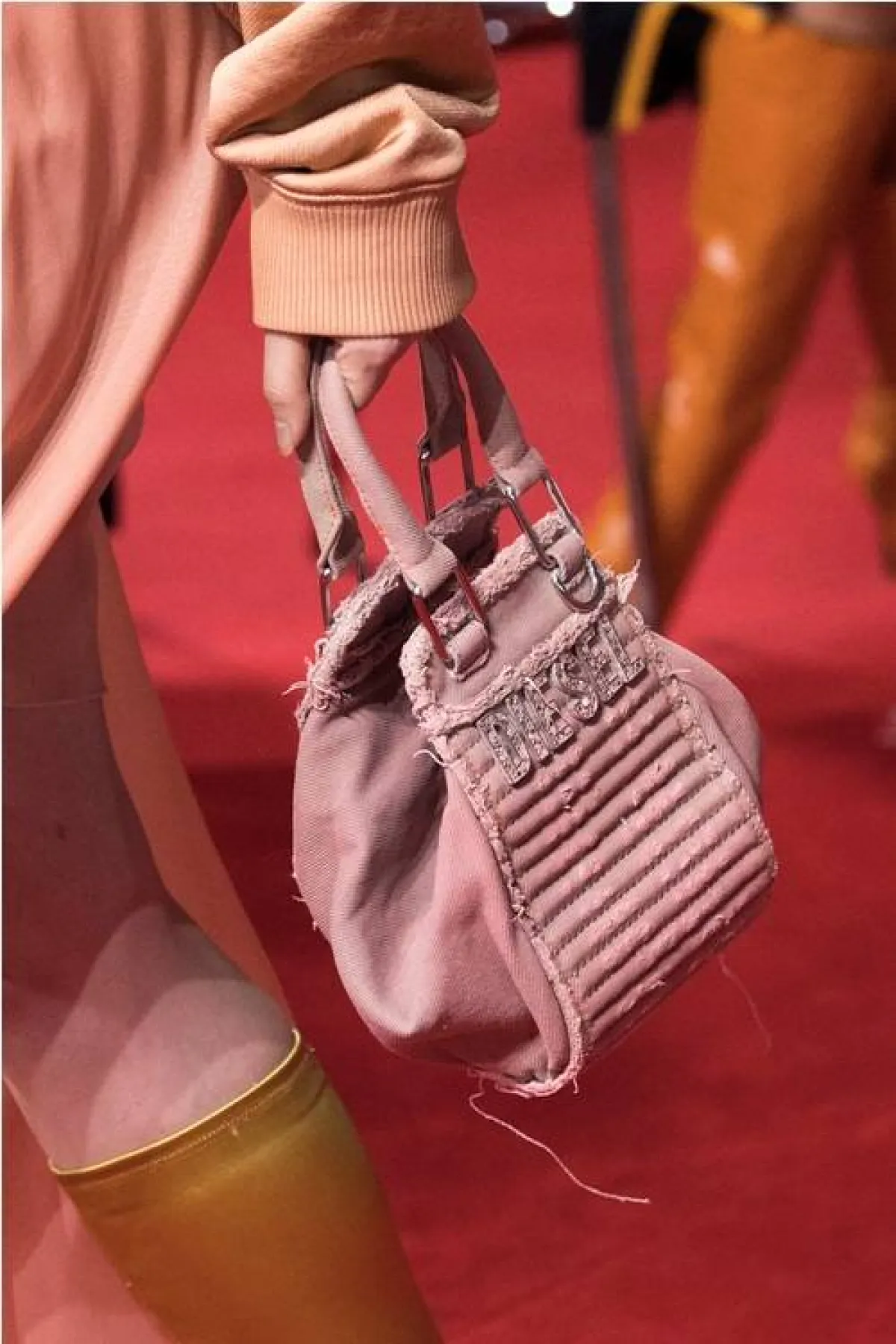 حقيبة باللون الوردي من ديزل Diesel