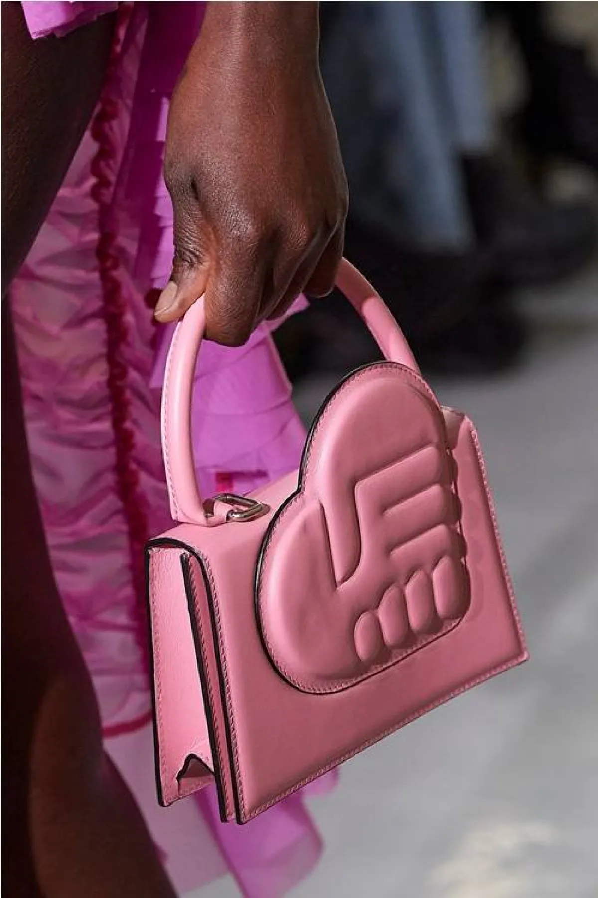 حقيبة باللون الوردي من استر ماناس Ester Manas