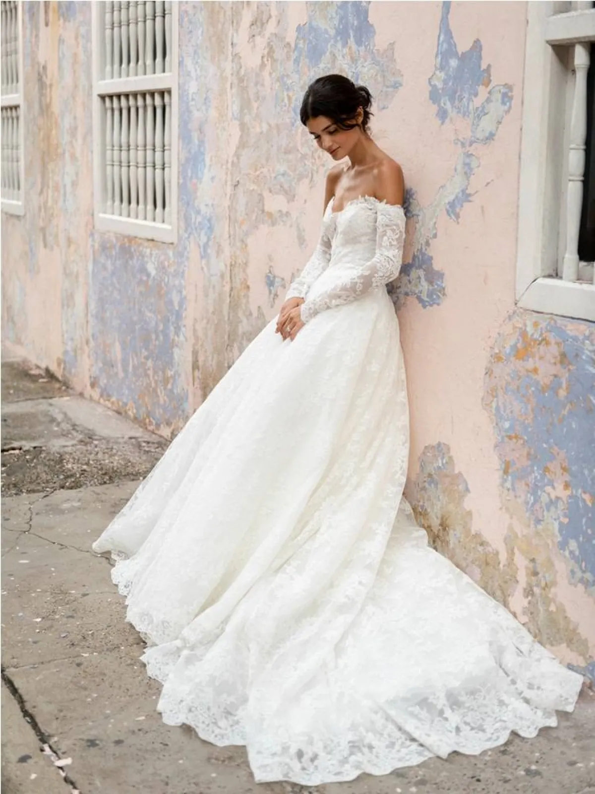 فساتين زفاف أوف شولدر من مونيك لولييه Monique Lhuillier