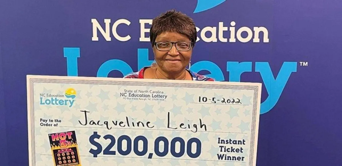 امرأة تتخلص من بطاقة اليانصيب بالخطأ عقب فوزها بـ200 ألف دولار- الصورة من " Indiatimes"