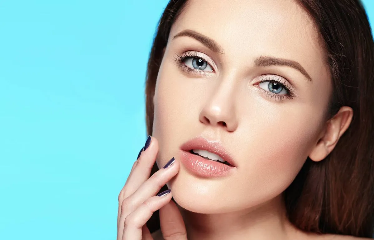 تقنيات تجميلية لعلاج اسوداد الشفاه وتوريدها Lighten Dark Lips