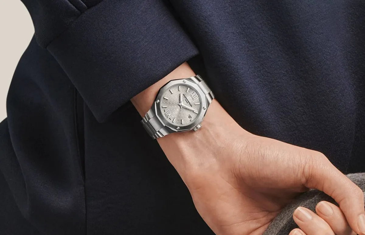 ساعات بإطار معدني أبيض White métal case Watches