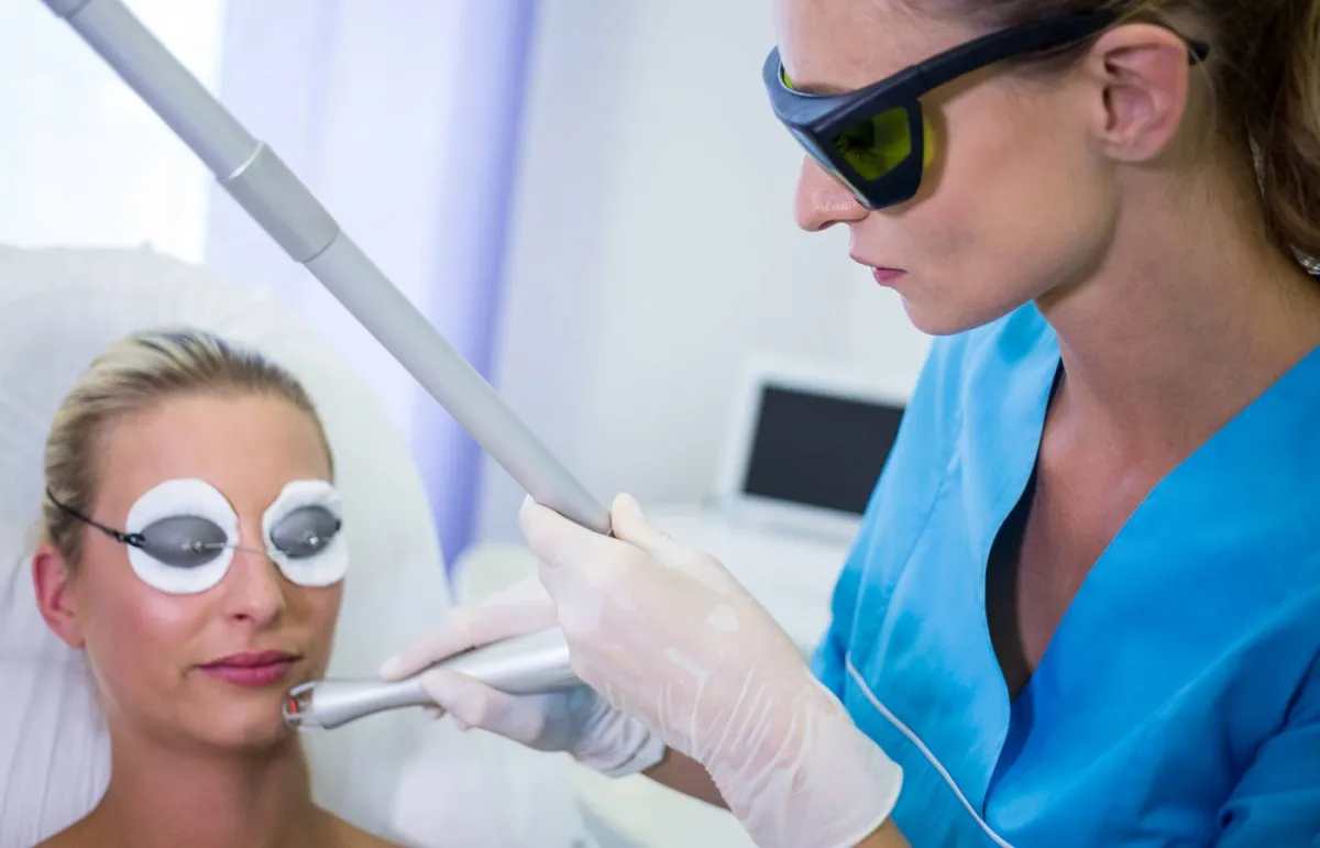 مرضى الأمراض الجلدية المناعية وعمليات التجميل