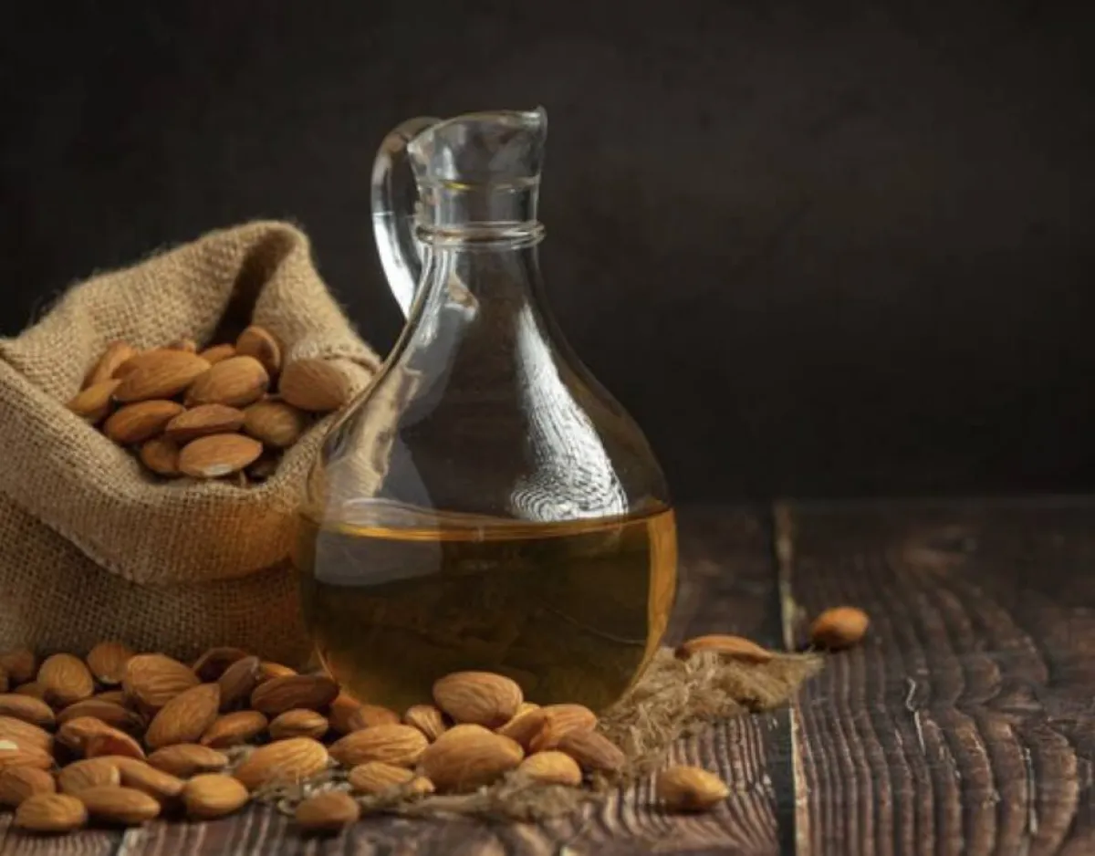 خلطة زبد البحر وزيت اللوز المر