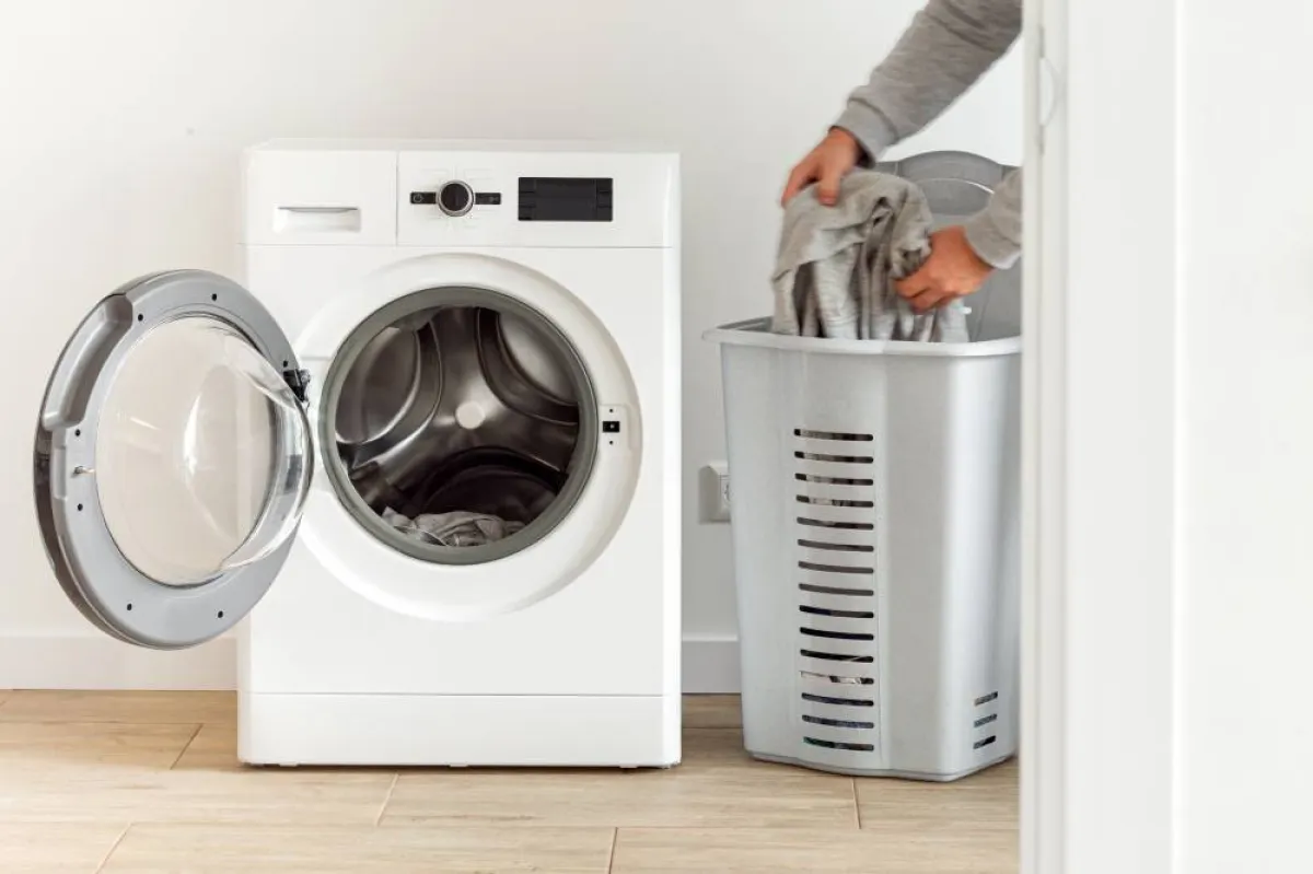 إيداع باب الغسالة مفتوحًا، بعد الاستخدام، للتجفيف