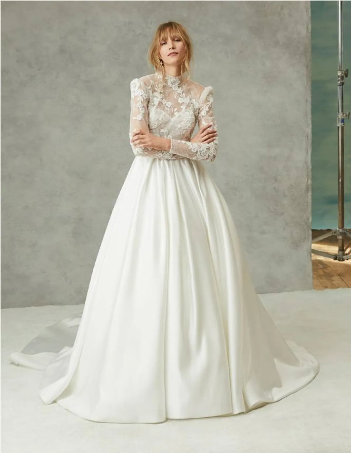 فساتين زفاف بياقة عالية من ألين باي ؤيتا فينيريس Alyne By Rita Vienieris