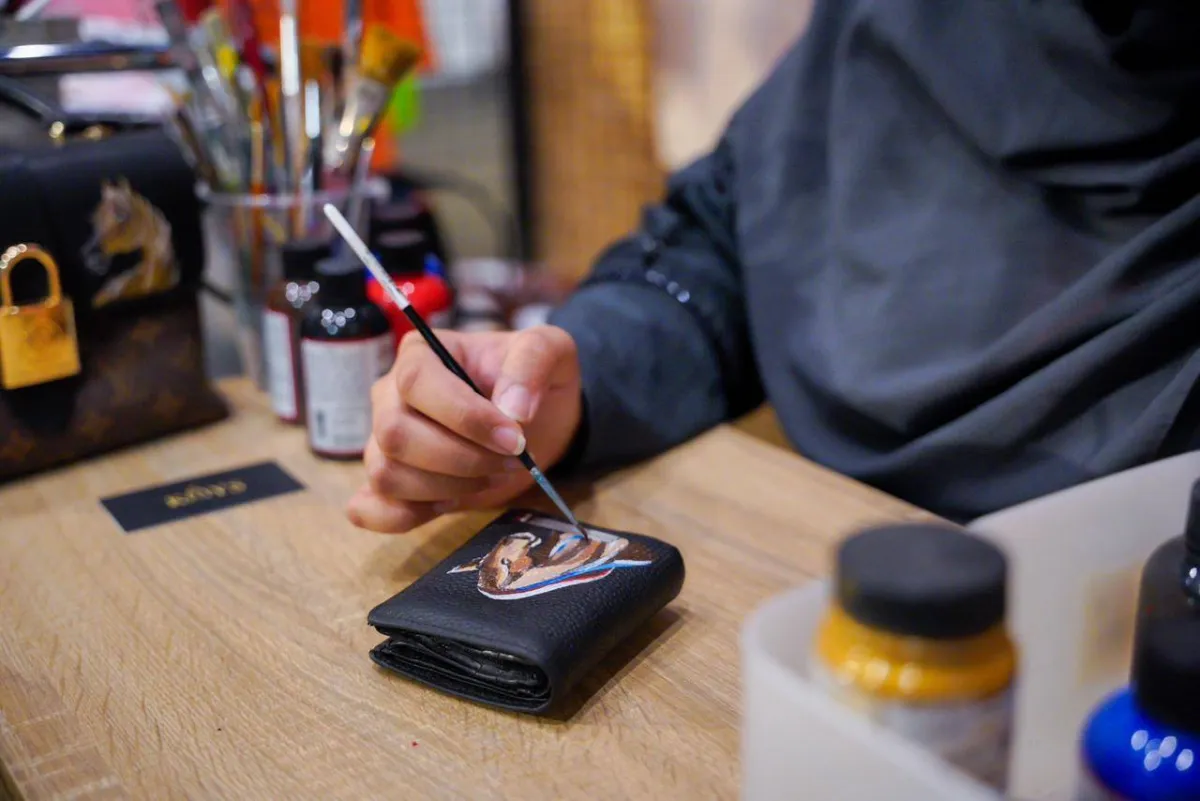 من رسم  خلود الصايغ