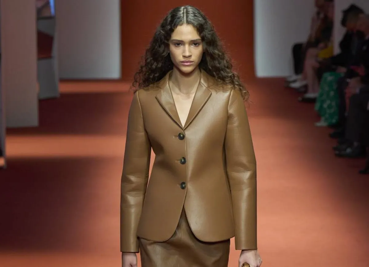 تنسيق الجاكيت الجلد في إطلالاتك الشتوية