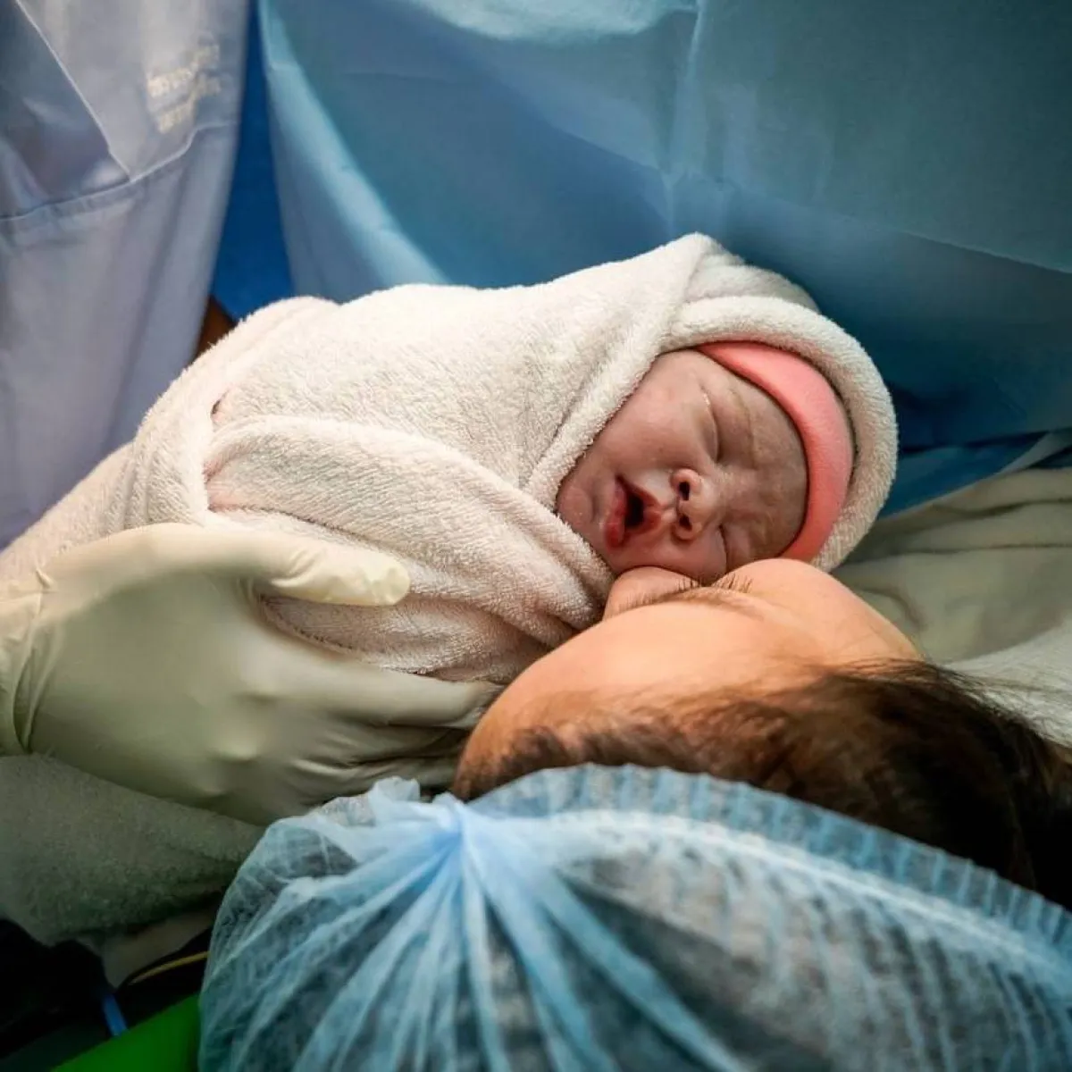 صورة لأم ورضيعها