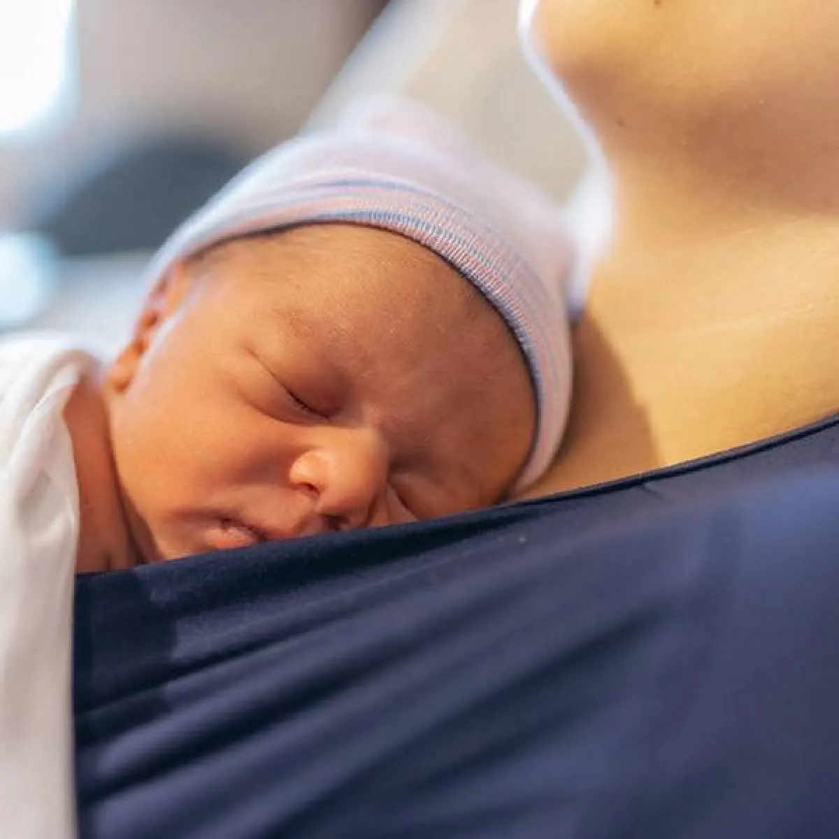 صورة لأم ورضيعها