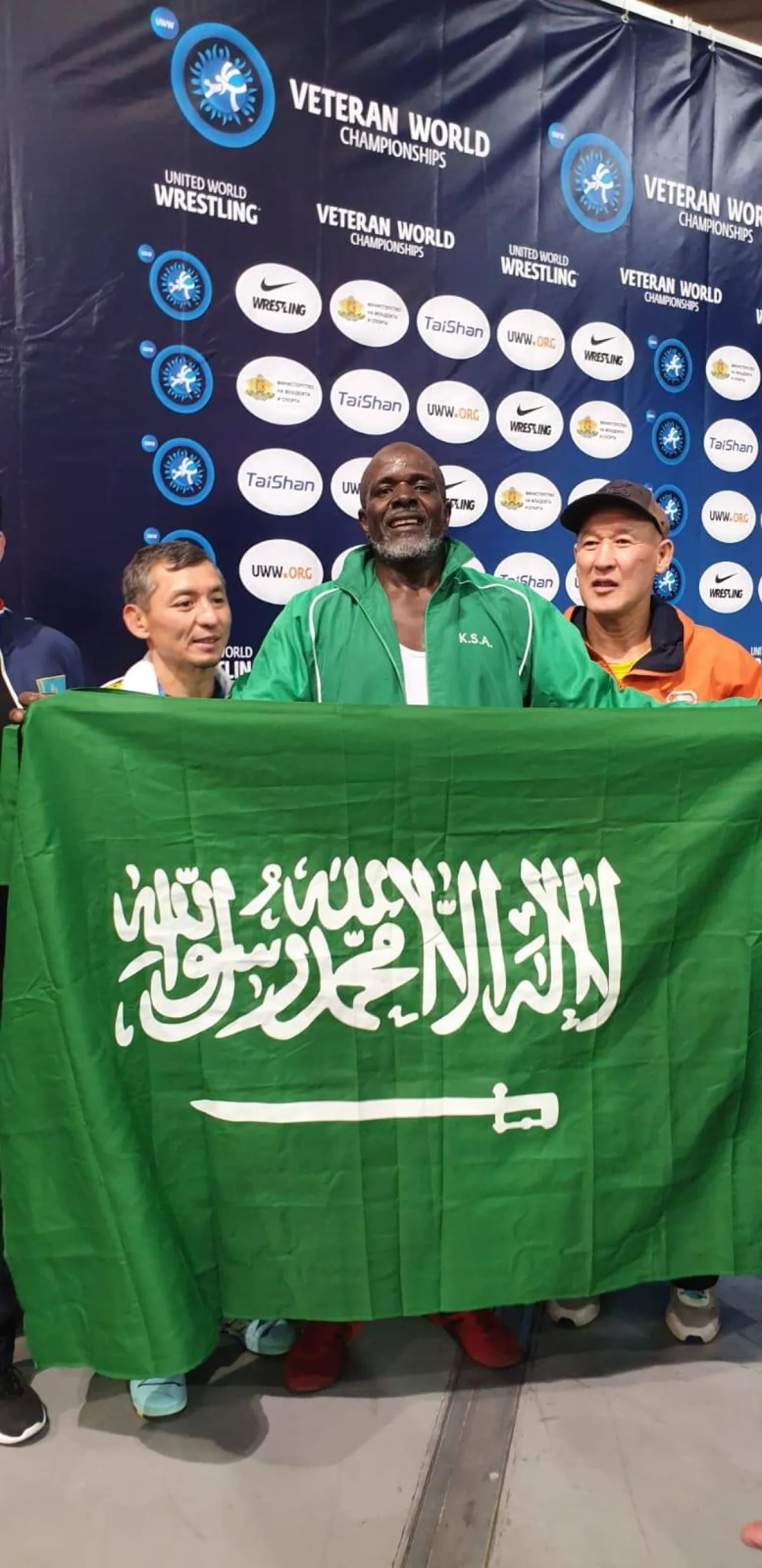 المصارع السعودي نبيل هوساوي يتوج بذهبية بطولة العالم في المصارعة الرومانية - الصورة من الاتحاد السعودي للمصارعة