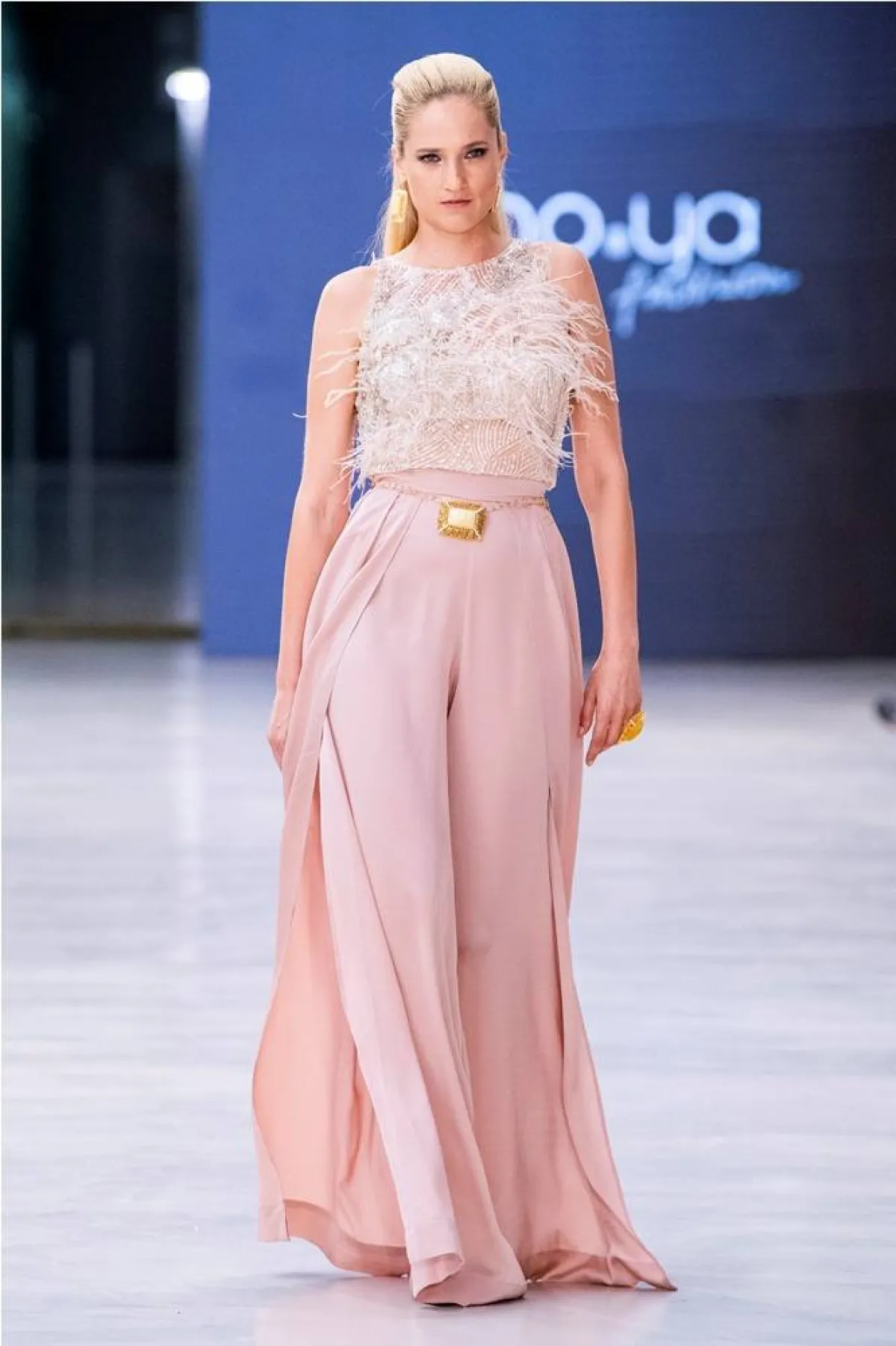 موديلات جمبسوت فاخرة تليق بحفلة الخطوبة من انترناشيونال كوتور International Couture