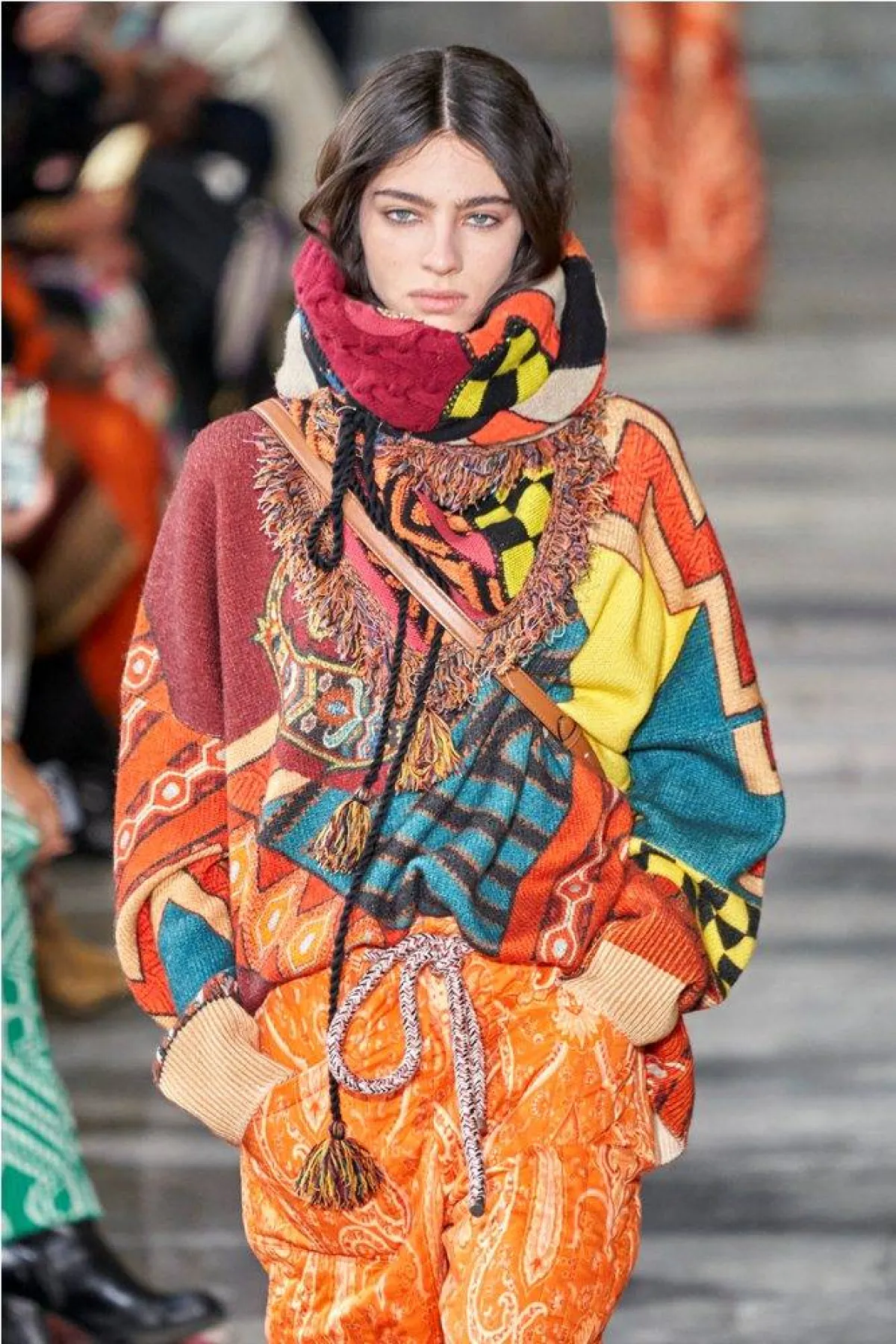 أوشحة مطبّعة من مجموعات خريف وشتاء 2022 من إيترو Etro