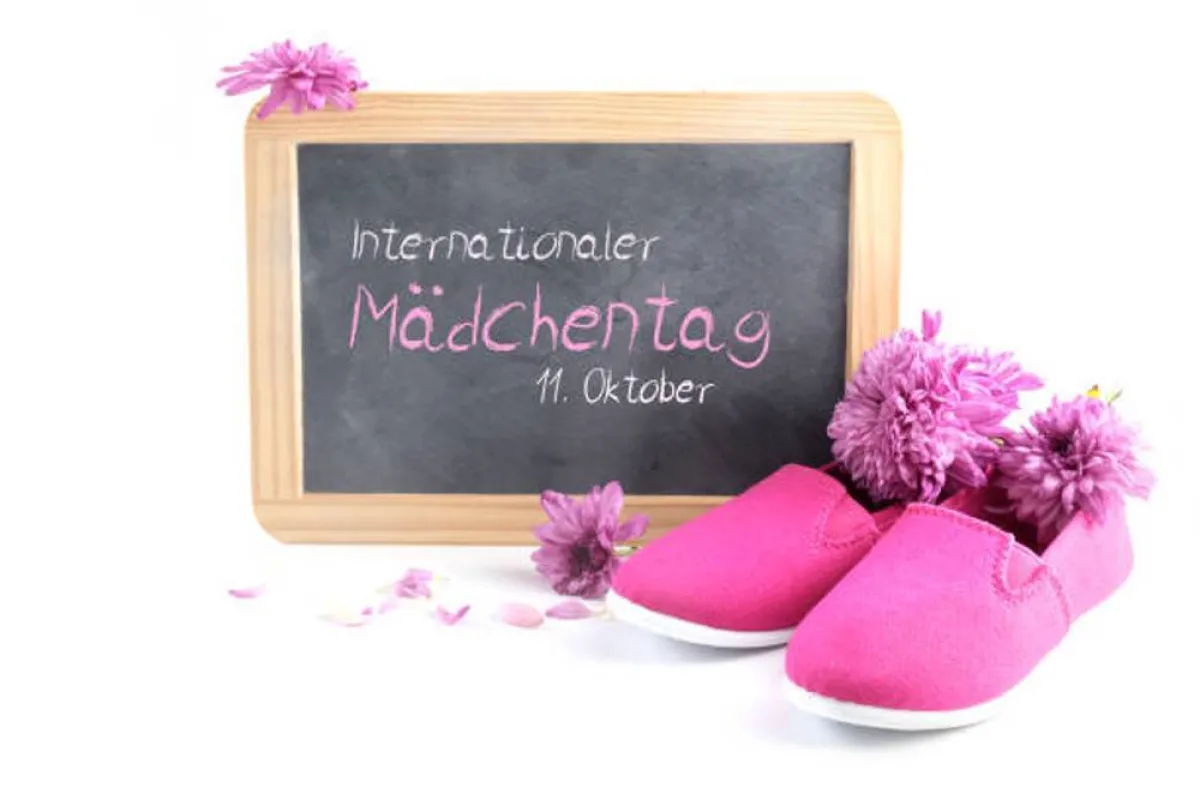 صورة تعبر عن تكريم البنات في يومهن العالمي