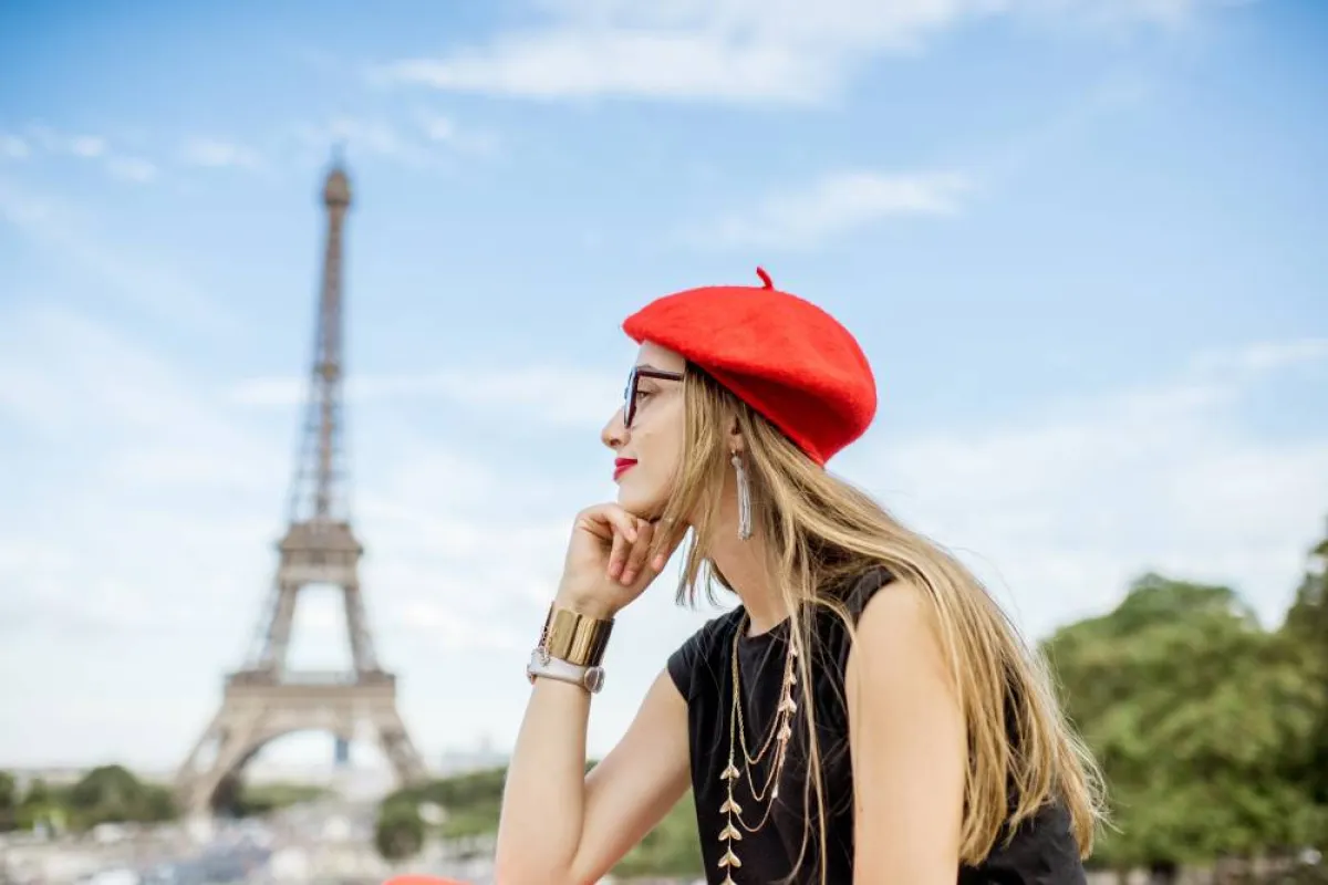 يقع برج إيفل في أقصى الشمال الغربي لحديقة شامب دي مارس