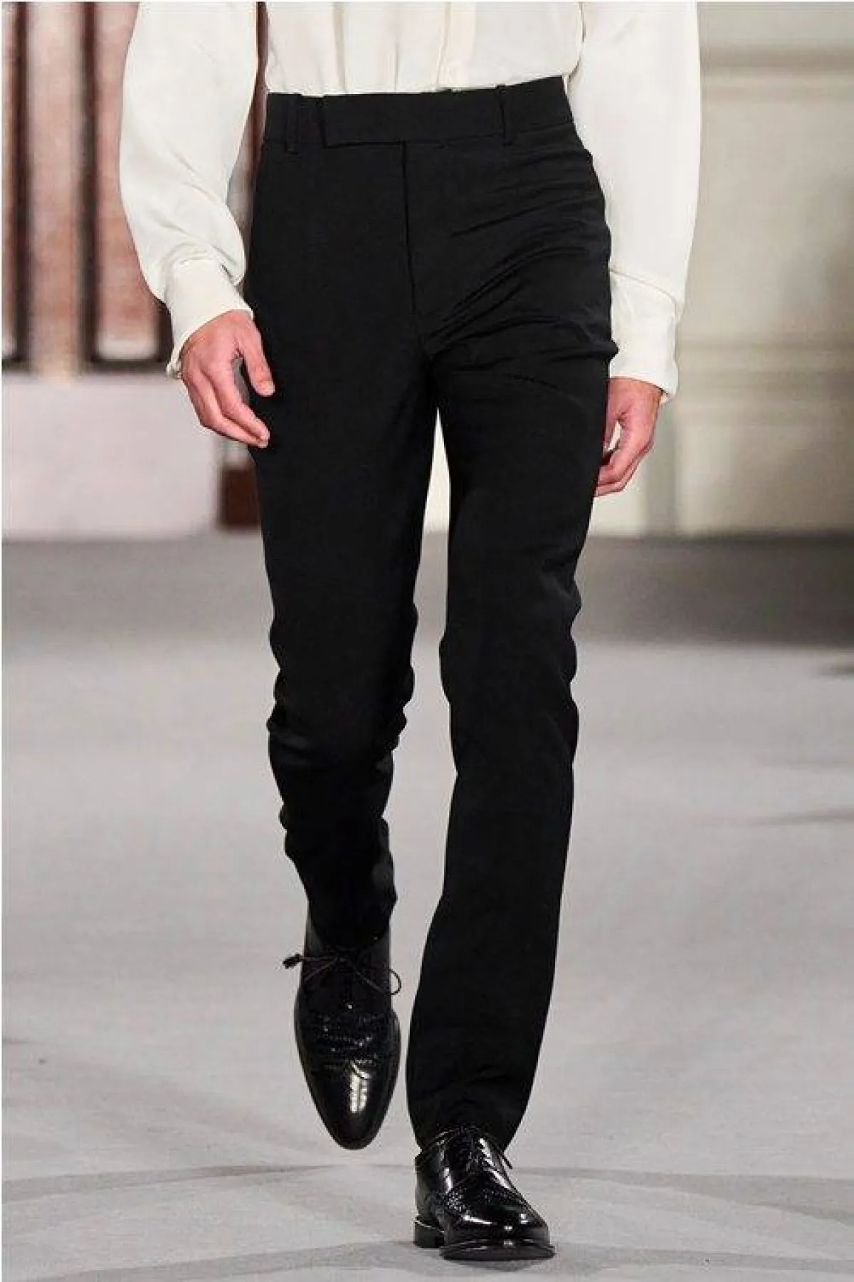 حذاء جلدي باللون الأسود من كوشيك فيليندرا «Kaushik Velendra»