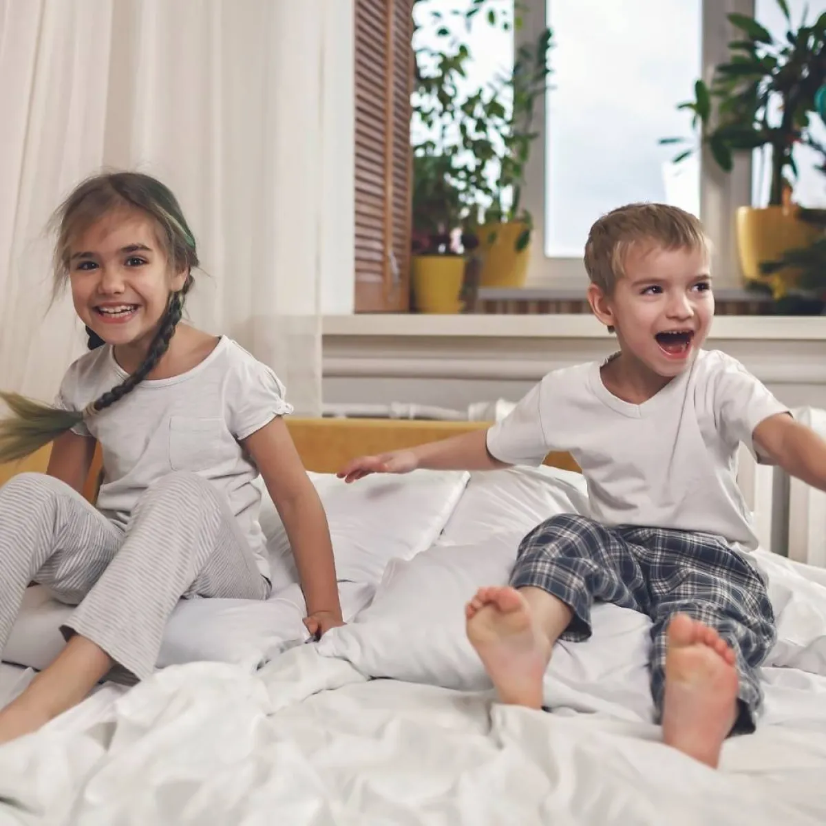 صورة لطفل وطفلة