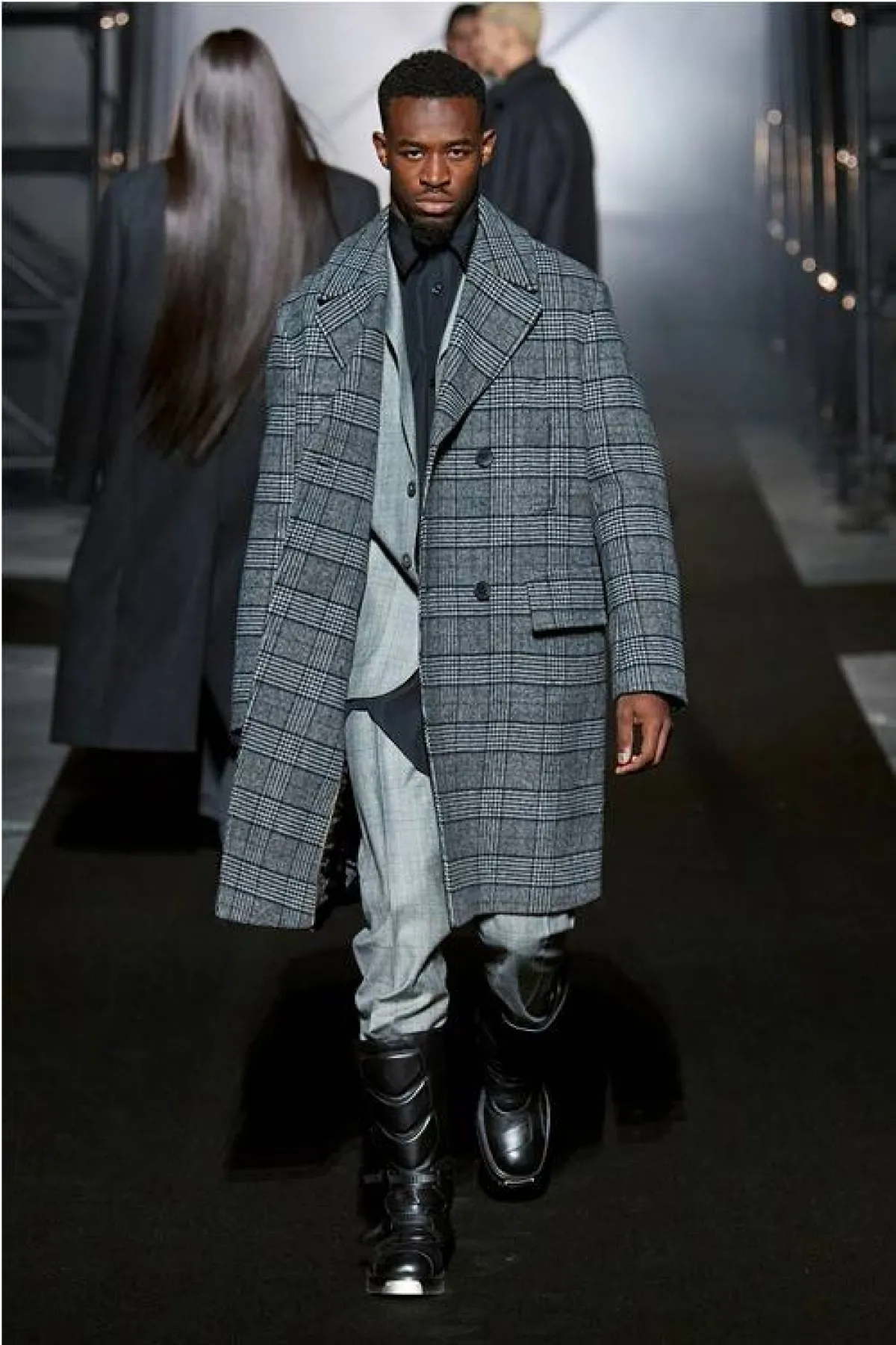 أزياء مزيَّنة بالمربَّعات من بوس «Boss»