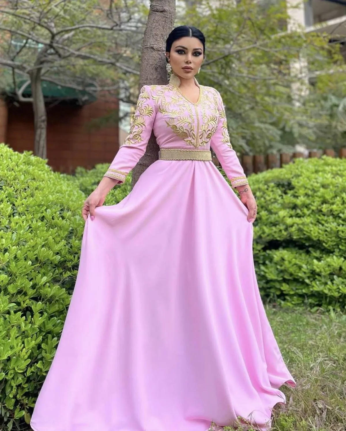 هيفاء وهبي بقفطان زهري