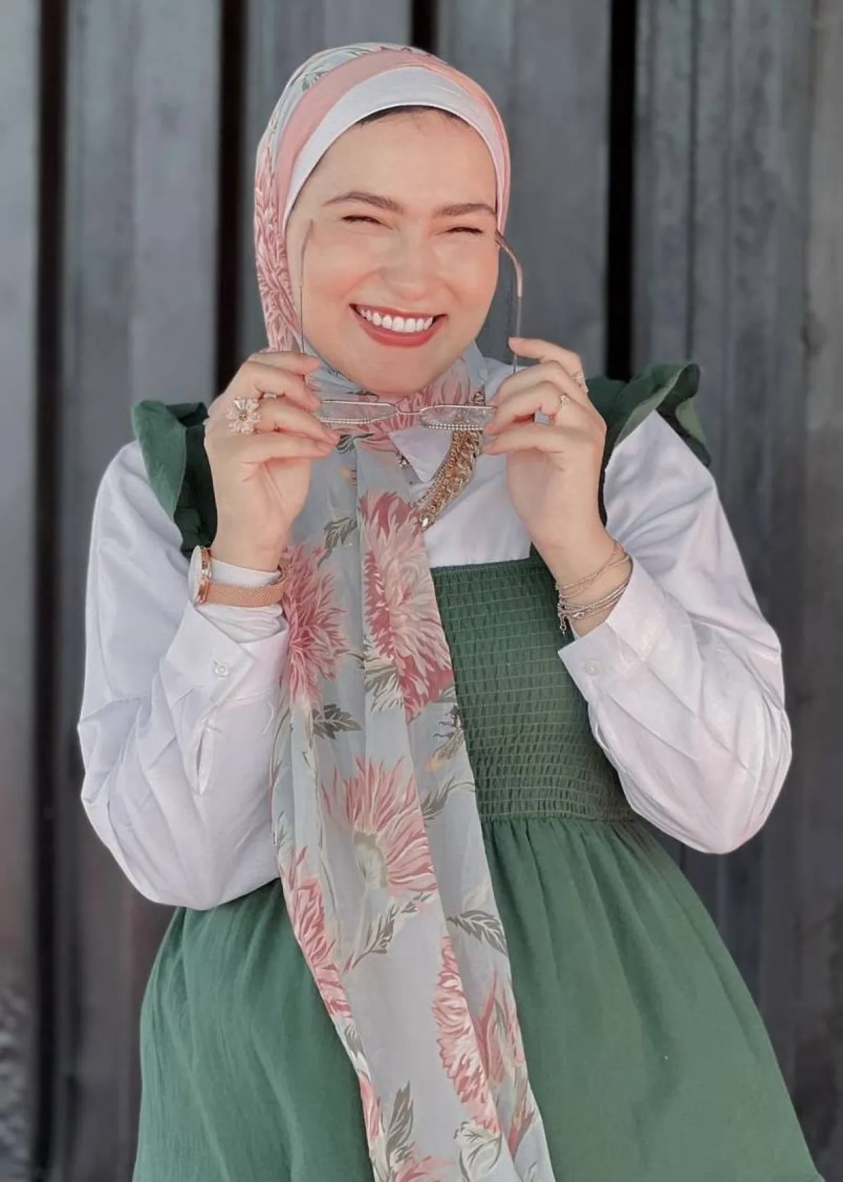 وفاء عز الدين بالحجاب المورد