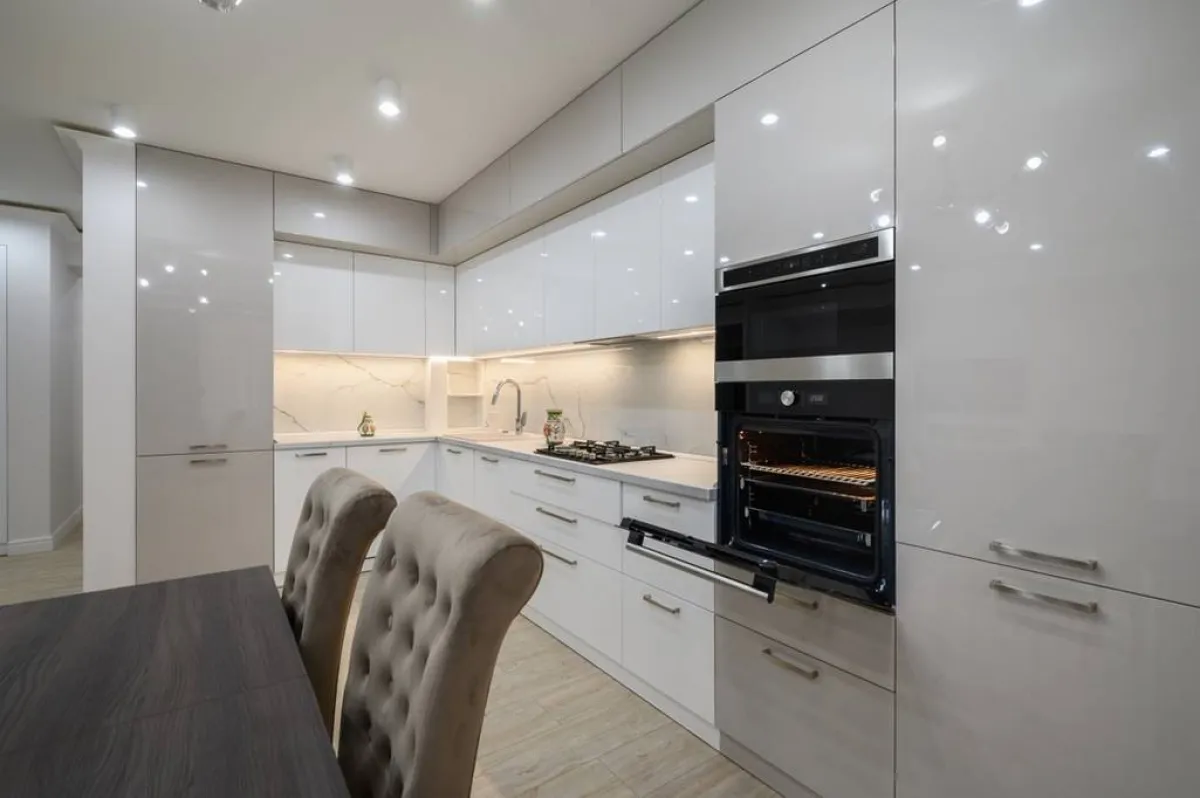 مطبخ حديث التصميم