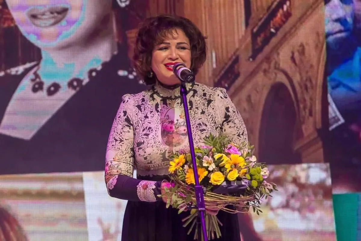 إلهام شاهين - صورة من صفحتها على فيسبوك