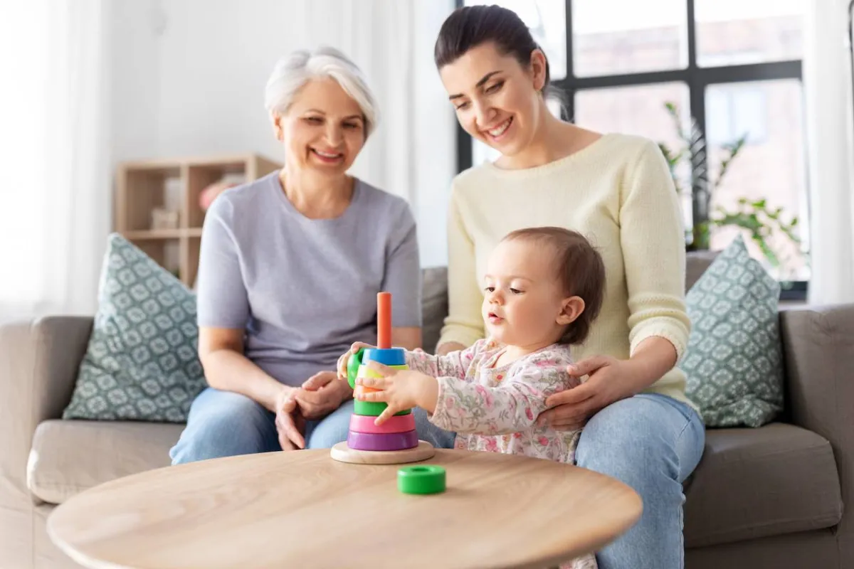 صورة المولود مع الجدة