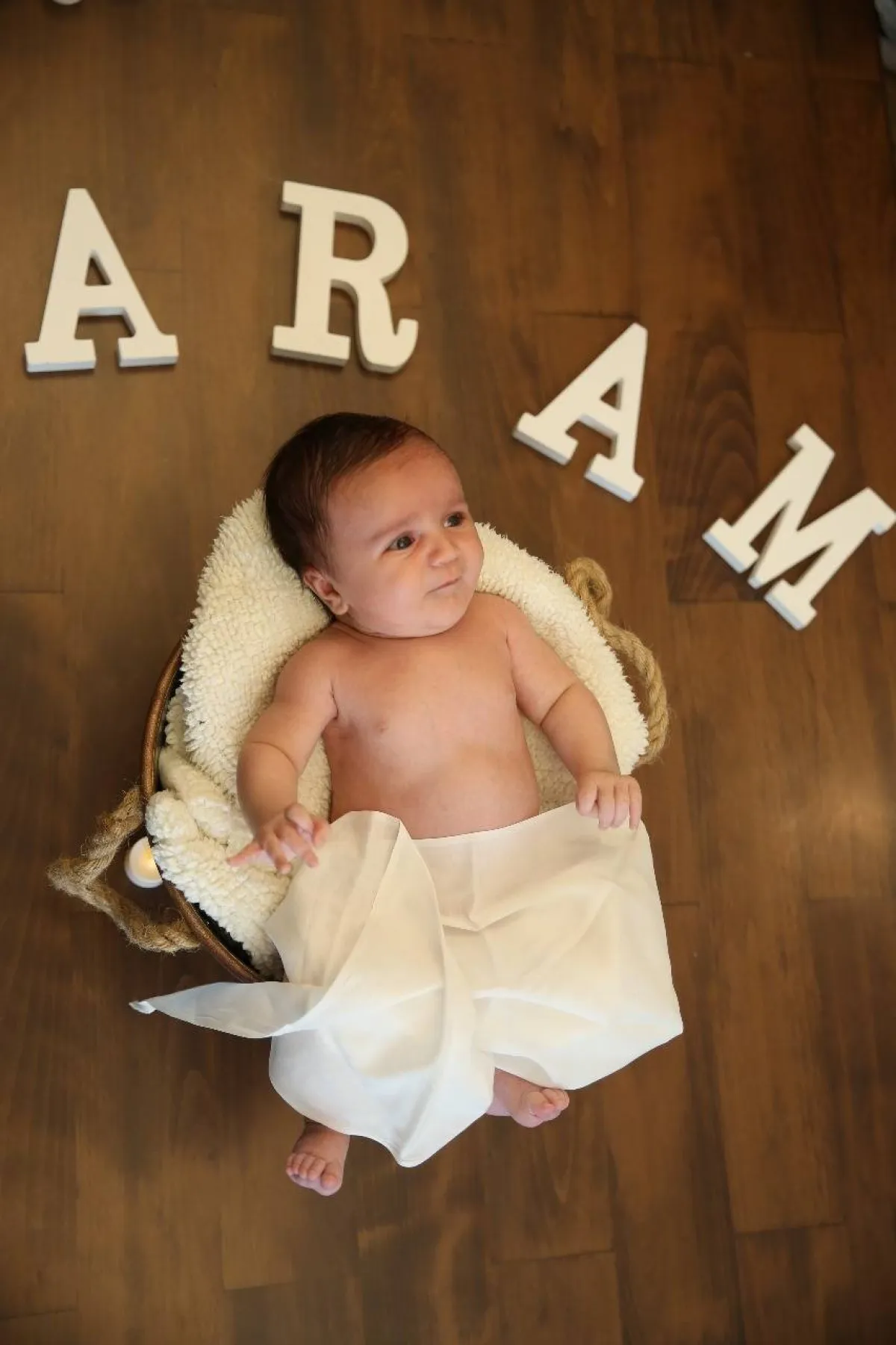 صورة لمولود مع اسمه