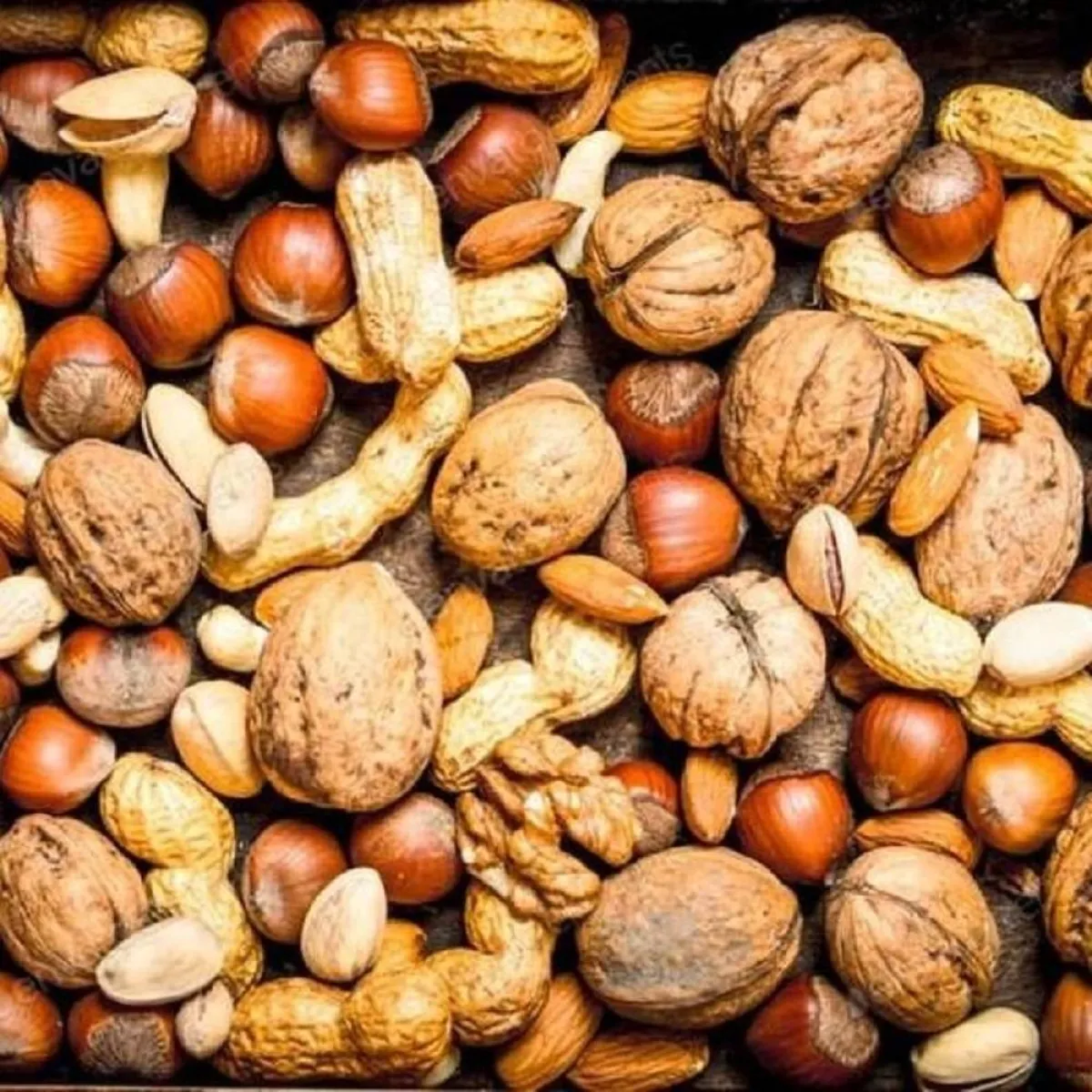 صورة لعدد من المكسرات