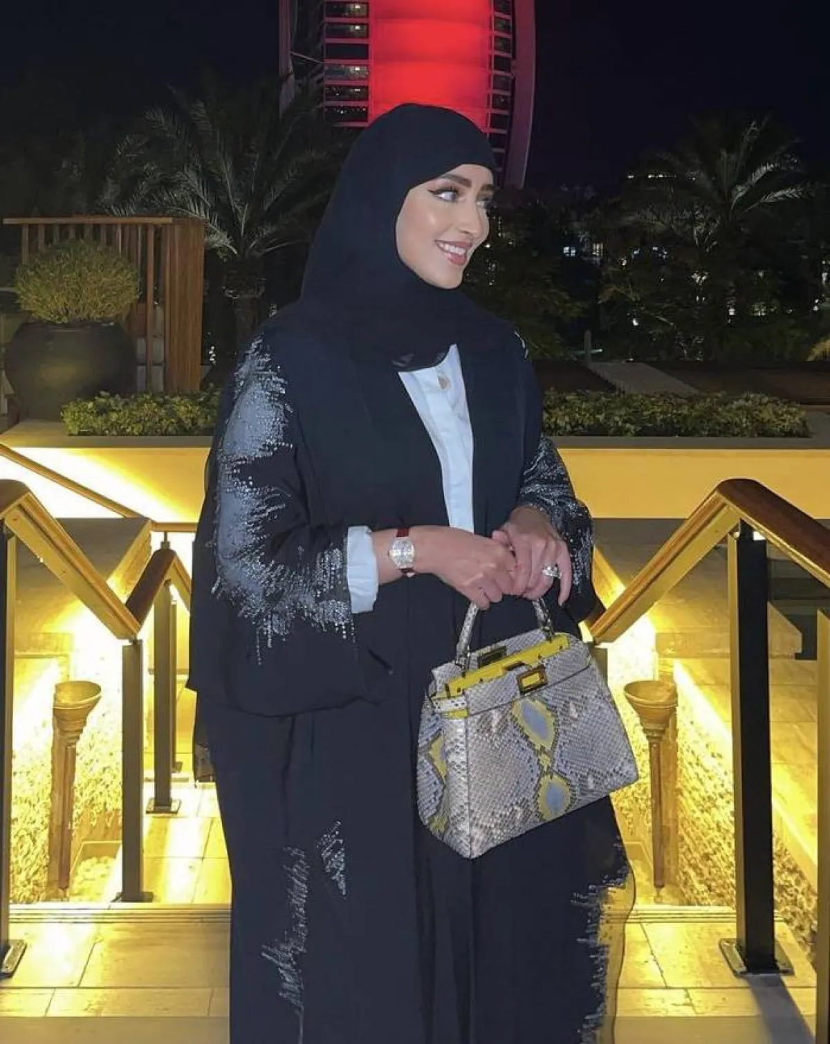 نجود مشعل بالعباية المطرزة