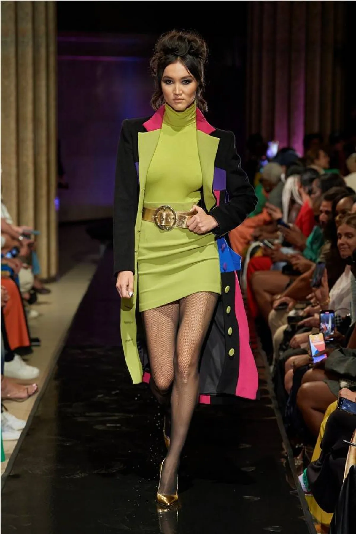 كيف نسّقت الدور العالمية الحزام في إطلالات السيدات من سيرجيو هدسون Sergio Hudson