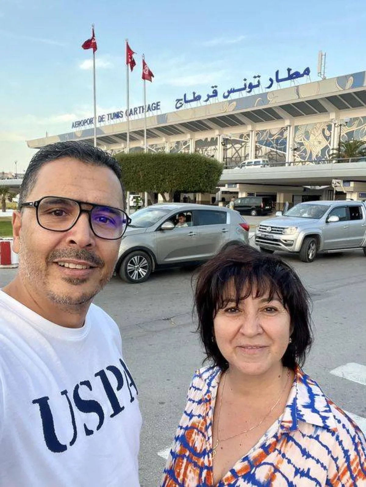 وصول اميمة  الخليل الى تونس وفي الصورة من الفنان نبيل بوذيتة *الصورة من موقع المهرجان على الفيسبوك