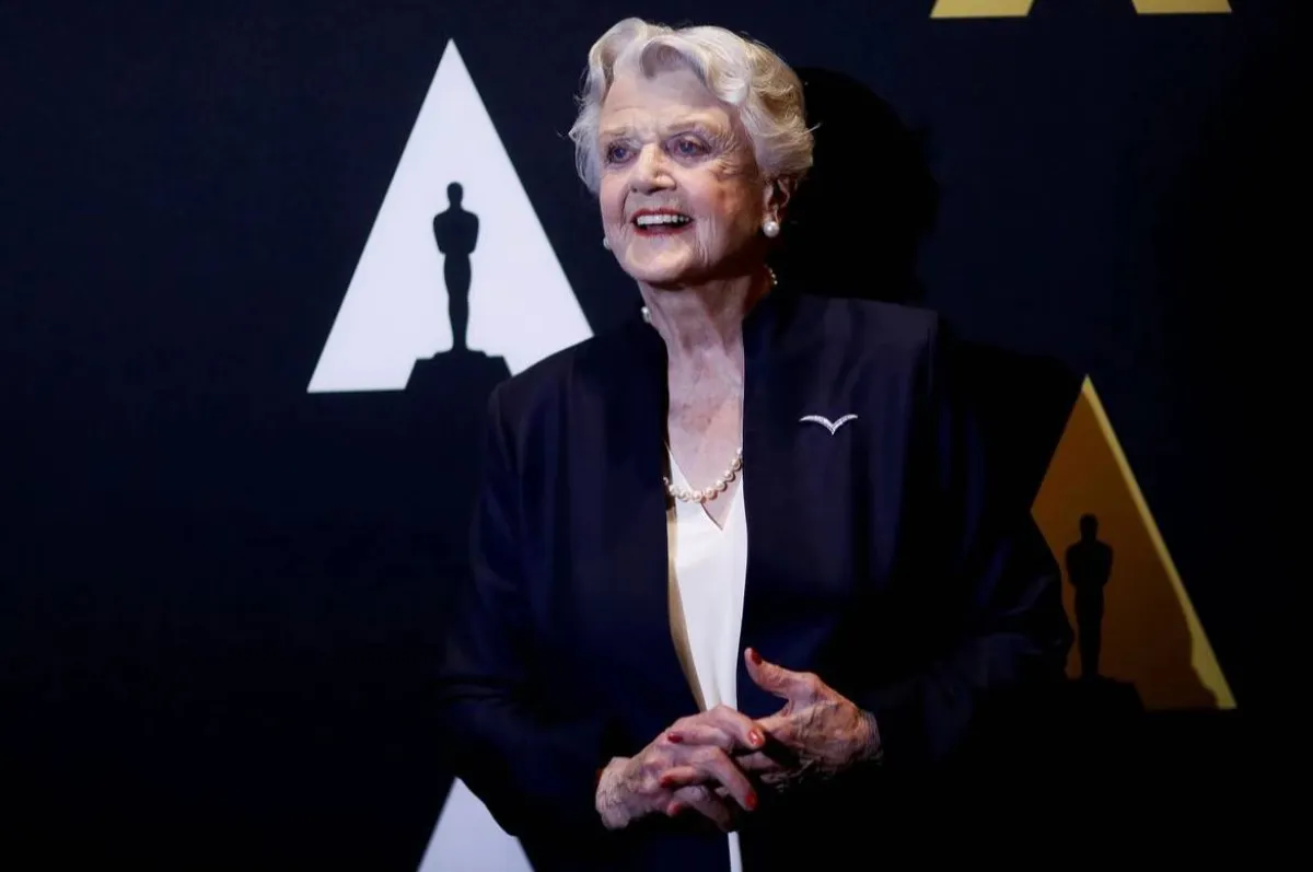 أنجيلا لانسبري- الصورة من موقع Reuters 