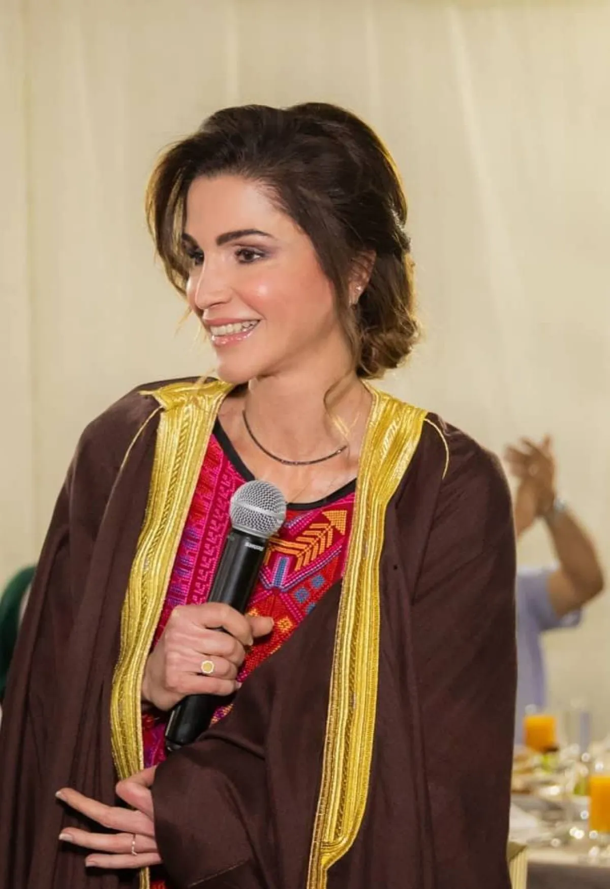 تسريحات شعر على طريقة الملكة رانيا