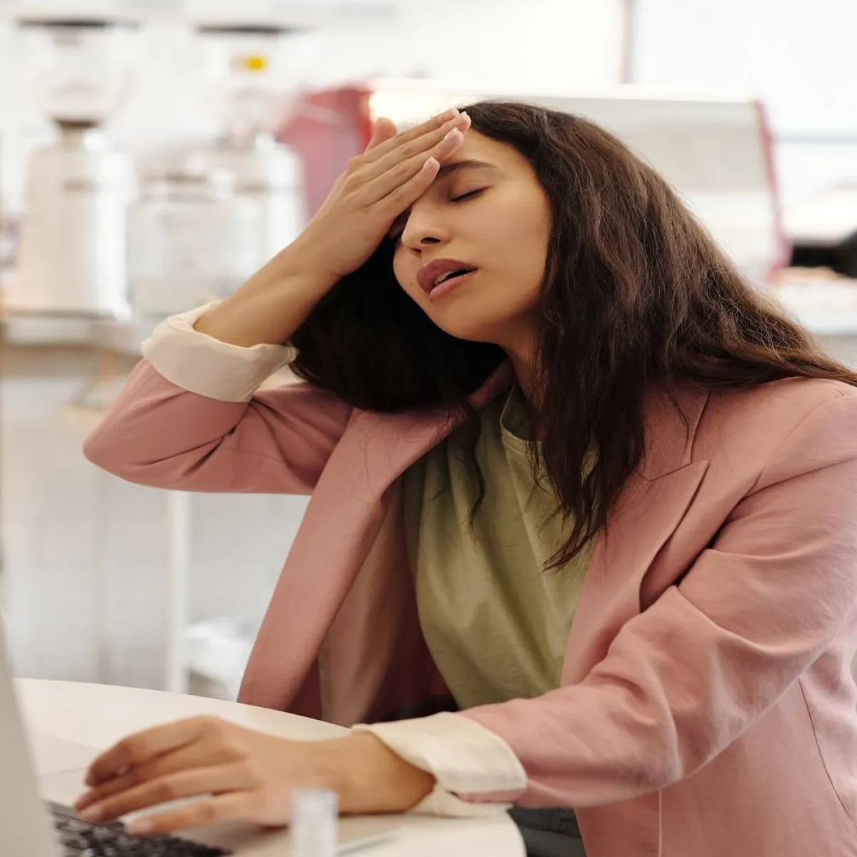 الصداع من أعراض الدورة الشهرية