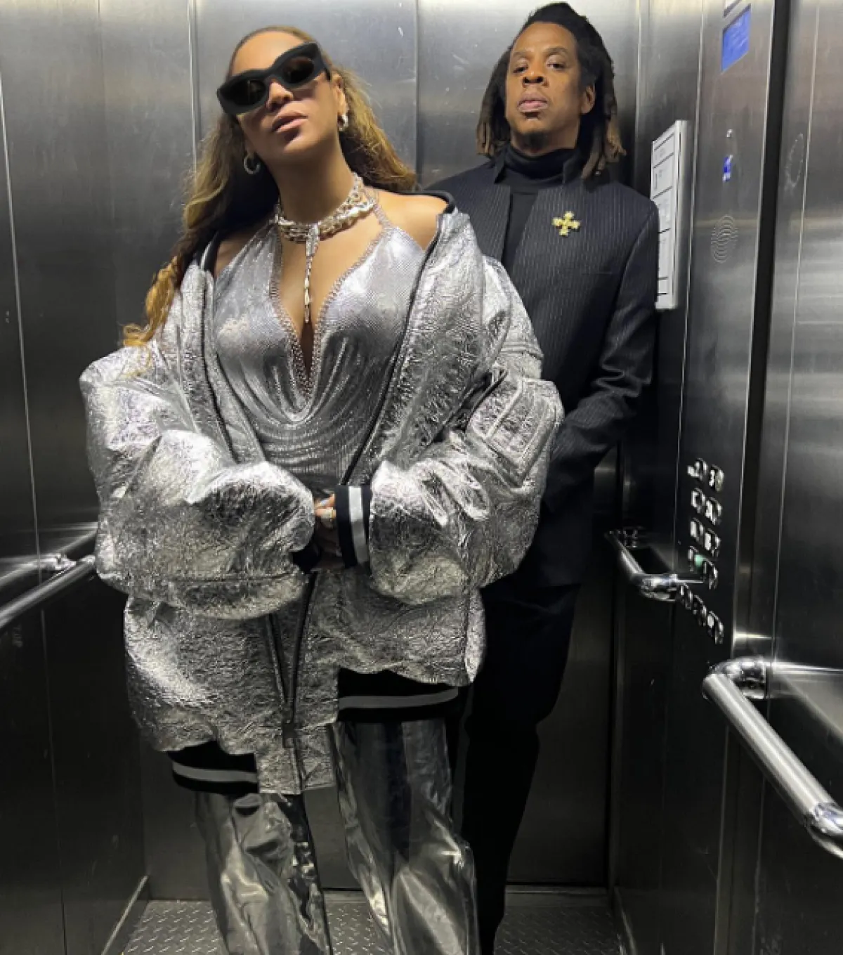 بيونسيه ترتدي الفضي