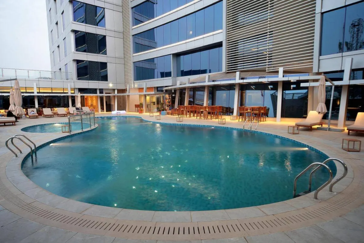مسبح خارجي في فندق نوفوتيل جازان